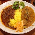 SPICY CURRY 魯珈 - 2種のカレー（ラム、クリーミィ野菜コルマ）