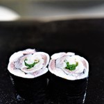 日本橋蛎殻町 すぎた - 酢締めいわしの海苔巻き