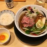 饗 くろ喜 - 「牛と松茸の醤油そば」1800円+「卵かけごはん」200円