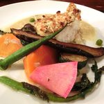 プールトワ - メニューＢ+オプション 1800円 のスズキのナッツのせロースト カレー風味