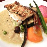 プールトワ - メニューＢ+オプション 1800円 のスズキのナッツのせロースト カレー風味