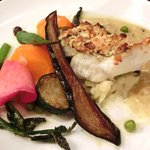 プールトワ - メニューＢ+オプション 1800円 のスズキのナッツのせロースト カレー風味