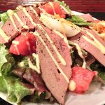 プールトワ - 本日のランチ 1500円 のスモークレバーと卵とトマトとサラダ