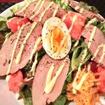 プールトワ - 本日のランチ 1500円 のスモークレバーと卵とトマトとサラダ