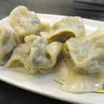 又一村水餃麵食館 - 「韮菜水餃（ニラ入り水餃子）」25(TWD)＝90円