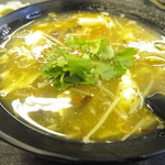 又一村水餃麵食館 - 「酸辣湯」35(TWD)＝126円