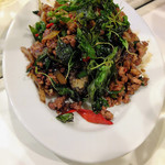 バーン・タム - カイヨーマーガパオ（ピータンのバジル炒め）