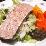 プールトワ - ランチコース 1620円 の田舎風パテとサラダ