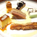 プールトワ - ランチコース 1620円 のデザート6種盛り合わせ