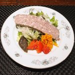 プールトワ - ランチコース 1620円 の田舎風パテとサラダ