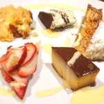 プールトワ - ランチコース 1820円 のデザート6種盛り合わせ