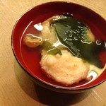 花いち - 【煮物椀】えびしんじょとわかめと麩の吸物