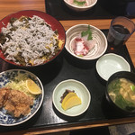 庄や - 本日の日替わりランチ850円。高菜とシラス丼