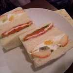 さえら - フルーツとサーモン