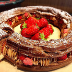 ロビー・ラウンジ - パリブレスト（輪状のシュークリーム）は直径30ｃｍ