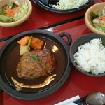 太郎茶屋 鎌倉 - (上)ロコモコ
            (下)ロールキャベツビーフシチュー