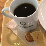 Boulangerie JEAN FRANCOIS - ボン･モカ(248円)と木苺のターブル(259円)にしてコーヒー(S/350円)☆彡
      コーヒーはアメリカンぽいかなぁ。スモールサイズでも結構たっぷりで嬉しい♪