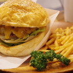 CHATTY CHATTY - チェダーチーズバーガー、フレンチフライ