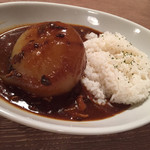 千林駅前バル&カフェ - lunch 名物 千バルカレー ¥680 (玉ねぎまるごとドーン‼︎)