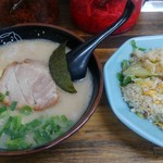 長浜や - ラーメンとチャーハンのセット。750円は安い！