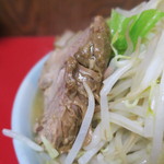 ラーメン二郎 - 豚の厚み