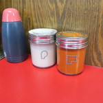 ラーメン二郎 - 卓上調味料