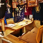 ビストロ割烹 YAOYA - テーブル席