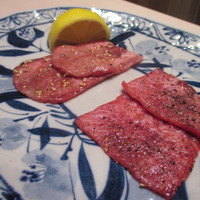 西麻布けんしろう - スノーエージングタン食べ比べ二種の味付けで
