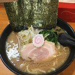 横浜ラーメン てっぺん家 - ラーメン