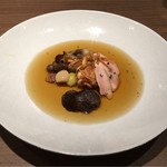 ラチュレ - 軽くゼラチン質でべたっと。孔雀のスパイシーな香りと味も強いのが白子でジャストに。白子なしでは印象変わったと思う。