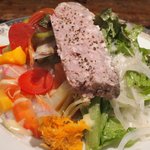 プールトワ - ランチコース 1920円 の田舎風パテとサラダ