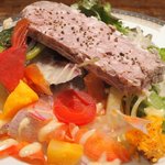 プールトワ - ランチコース 1920円 の田舎風パテとサラダ