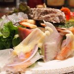 プールトワ - ランチコース 1920円 の田舎風パテとサラダ