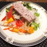 プールトワ - ランチコース 1920円 の田舎風パテとサラダ