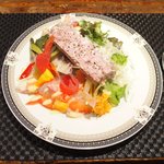 プールトワ - ランチコース 1920円 の田舎風パテとサラダ