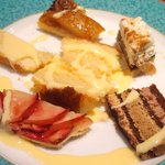 プールトワ - ランチコース 1920円 のデザート6種盛り合わせ