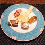 プールトワ - ランチコース 1920円 のデザート6種盛り合わせ