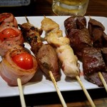 もつ焼 あぶさん - もつ焼き、トマトベーコン串が入っていて嬉しい