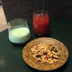 Cathay Pacific First and Business Class Lounge - Bar