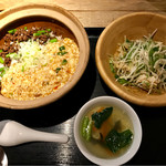 黒猫夜 - 雲南豆腐土鍋ご飯 牛そぼろのせ(スープ、サラダ付き)1000円