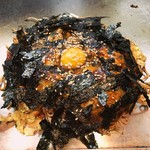 五エ門 - お好み焼き広島満月焼き そば入り (イカ天・肉・玉子+生卵・もみのり入り)