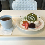 カフェ・ディ・フェスタ - 抹茶 桜クリームロールの全容 2016/03/24