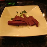 お通しの山梨産馬肉の燻製