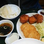 南京路 - トンカツと唐揚げ定食のライス大盛(税込800+100円)