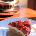縁側カフェ - 季節のフルーツのタルト　苺(^^♪