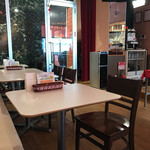 レストラン　ポルポル - 店内。けっこう広いです。