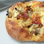 ル コション ドール - フォカッチャ　キノコやトマト