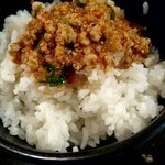 山嵐黒虎 - ライスに「赤」のスープを掛ける。