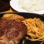 ステーキ宮 千葉ニュータウン店 - 慌ててしまい食べました(泣)