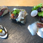 ごはん屋 今ここ - 平目の刺身、鯖寿司、サザエ、ナマコ